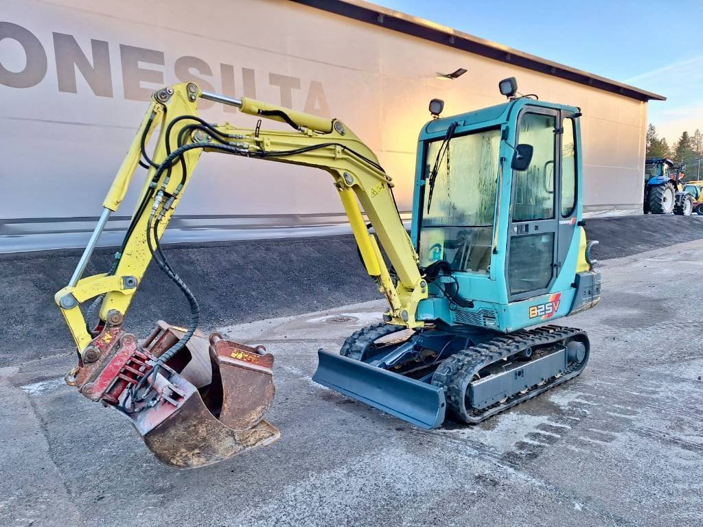 20250305033700397.jpg Yanmar B25V + 3 godets – Image 1