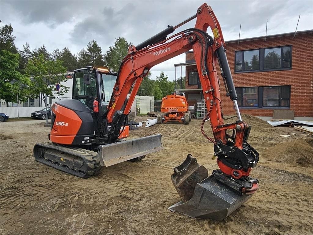 20250920034540456.jpg Kubota U56-5 + Rototilt + 3 godets – Image 1