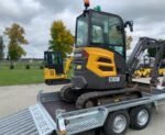 Volvo ECR25D avec 3 godets et Remorque – Image 8