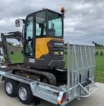 Volvo ECR25D avec 3 godets et Remorque – Image 9