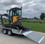 Volvo ECR25D avec 3 godets et Remorque – Image 12