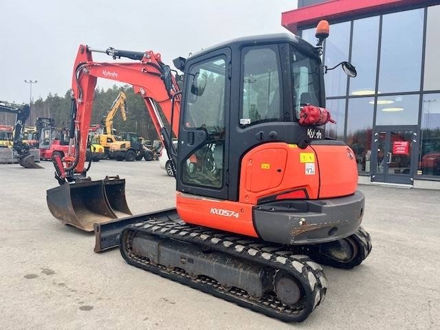 8d16cc4f-b94b-48d4-987f-7dde48a9b932.jpg Kubota KX 057-4 + Rototilt + 3 godets – Image 1