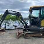 Volvo EC 27C avec 4 godets