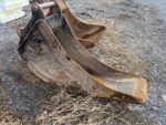 Caterpillar 303.5E CR et 4 Godets – Image 4