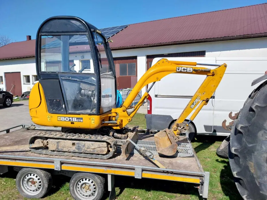 images1000x700-2.webp Jcb 8018 CTS avec Accessoires et remorque – Image 1