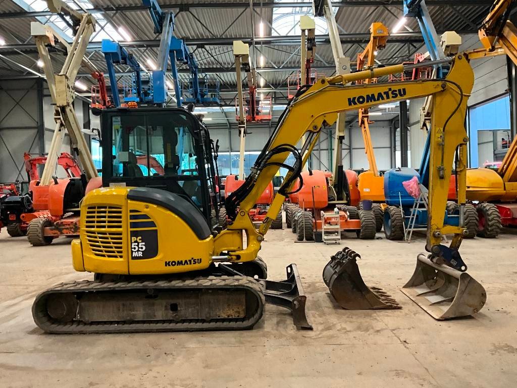 komatsu-pc-55-mr-5-mof496f8ce-2.jpg Komatsu PC 55 MR-5 avec 3 godets – Image 1